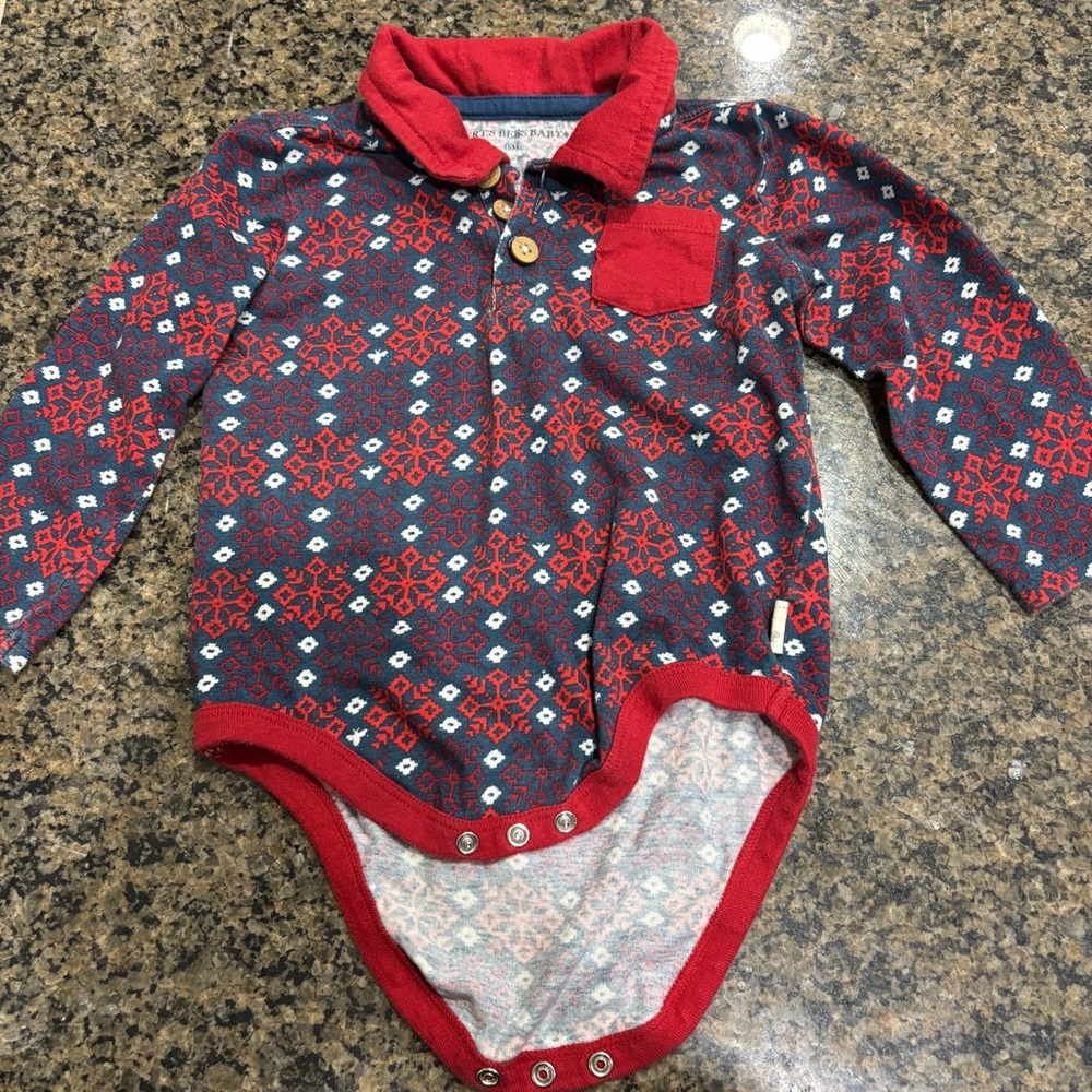 Burt’s Bees Baby onesie, red gray snowflakes, front pocket. 18M